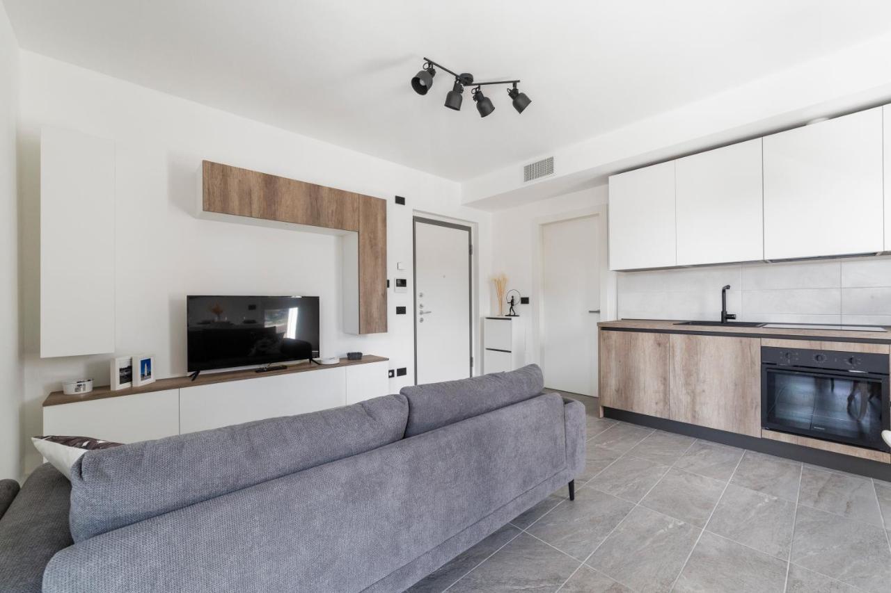 Modern Apt With Terrace And Parking! Milan